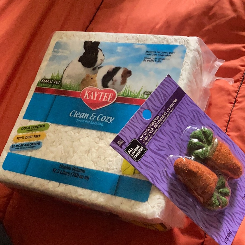 Small animal bedding and 2 small animal chews